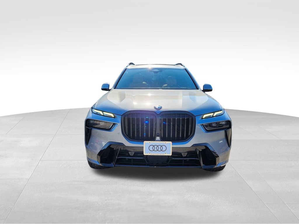 Used 2023 BMW X7 xDrive40i w/ M Sport Package AWD/4WD image 2
