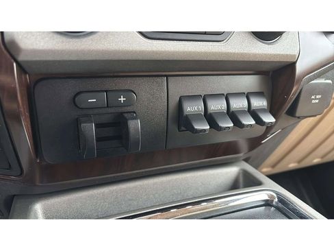 Used 2016 Ford F250 Lariat w/ Lariat Interior Package image 21