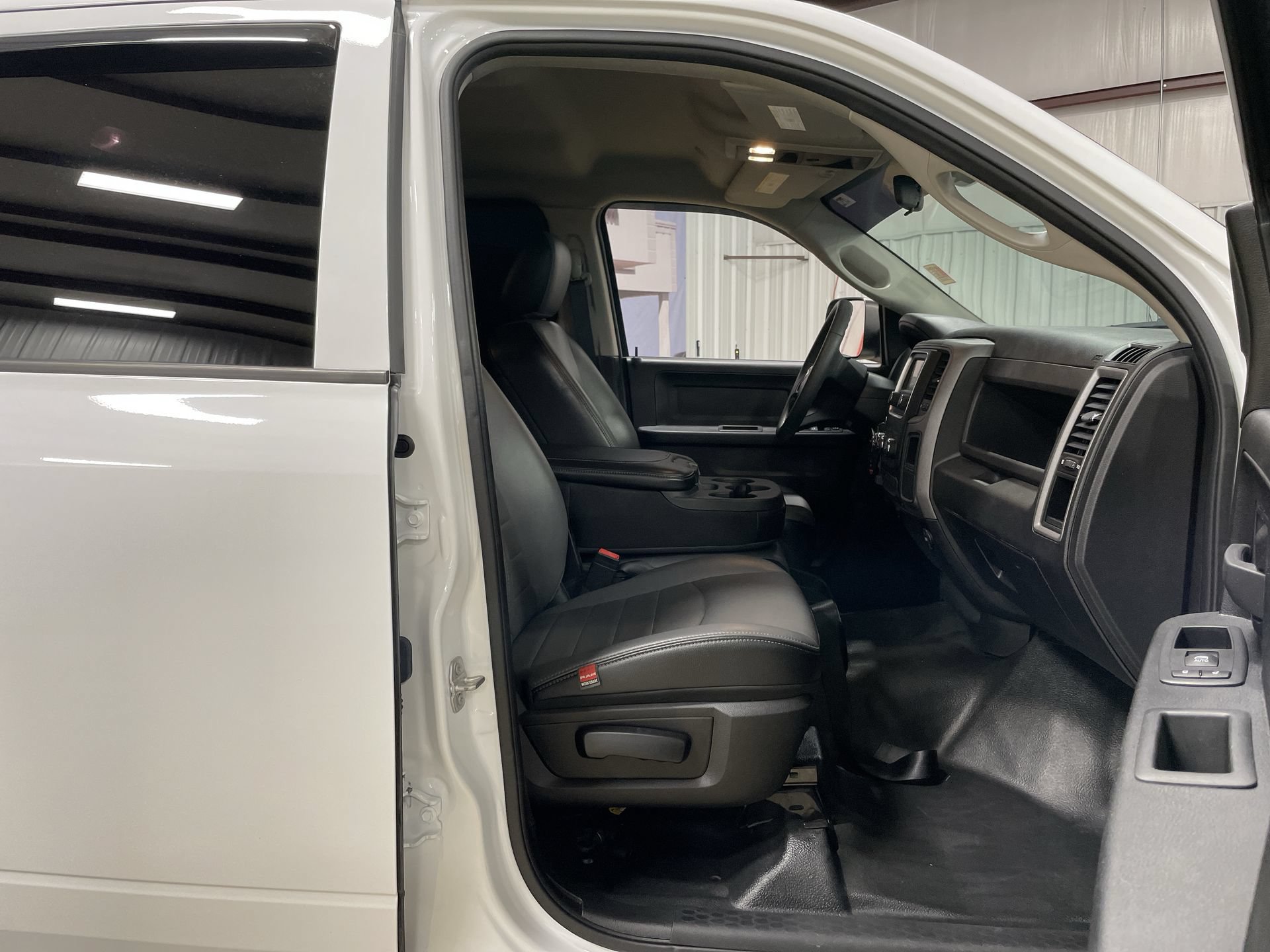 Used 2022 RAM 1500 Tradesman w/ Chrome Appearance Group AWD/4WD image 27