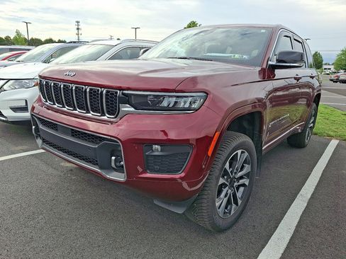 Used 2024 Jeep Grand Cherokee Overland w/ Trailer Tow Package AWD/4WD image 3