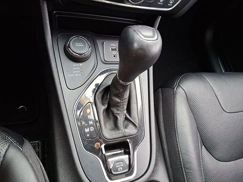 Used 2020 Jeep Cherokee Limited image 15