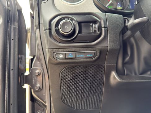 Used 2025 Jeep Wrangler Sahara w/ Safety Group AWD/4WD image 28