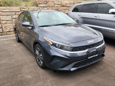 Used 2022 Kia Forte LXS FWD image 2