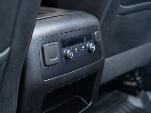 Used 2020 Chevrolet Suburban LT image 10