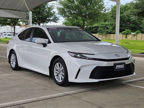 Used 2025 Toyota Camry LE w/ Convenience Package image 3