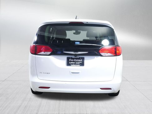 Used 2024 Chrysler Voyager LX FWD image 6