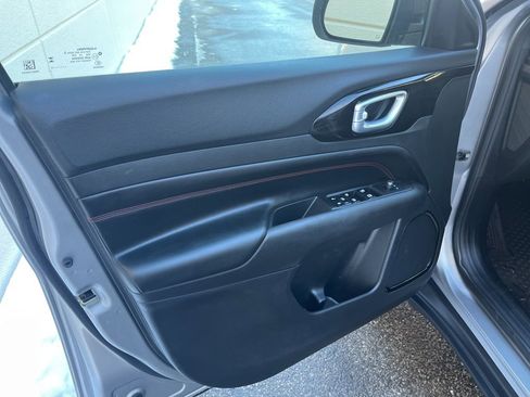 Used 2023 Jeep Compass Trailhawk image 15