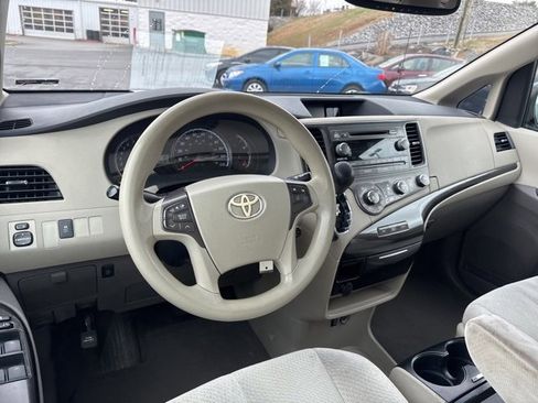 Used 2011 Toyota Sienna LE image 12