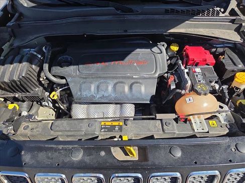 Used 2020 Jeep Renegade Latitude FWD image 22