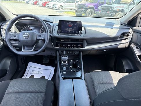 Used 2025 Nissan Rogue SV FWD image 25