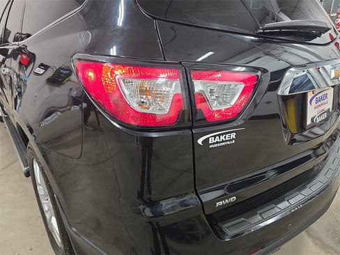 Used 2017 Chevrolet Traverse LT w/ Style and Technology Package image 35