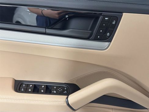 Certified 2026 Porsche Cayenne AWD/4WD image 30