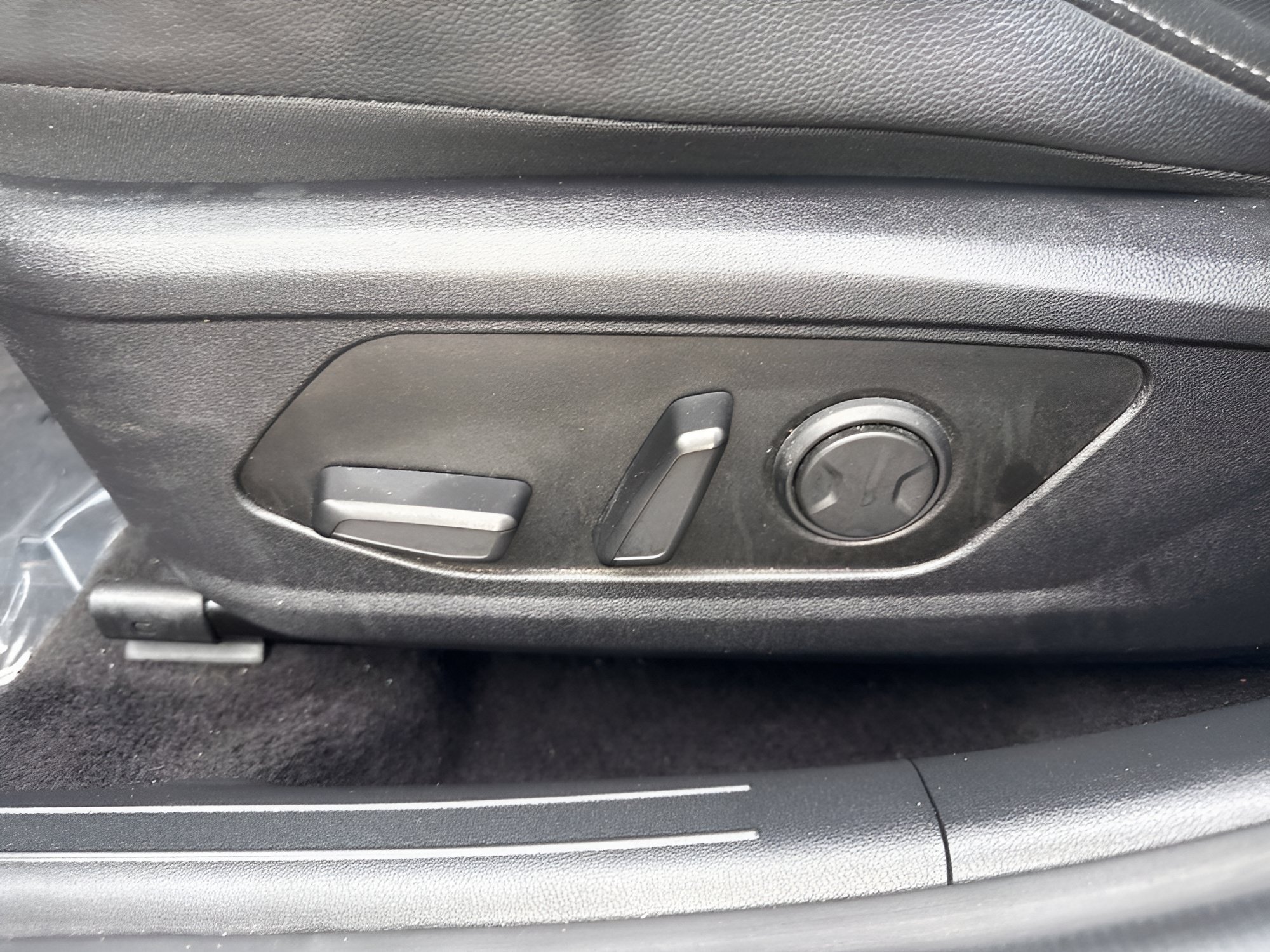 Used 2025 Hyundai Elantra Limited FWD image 24
