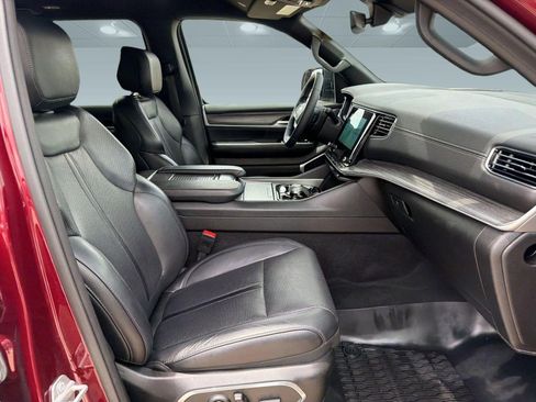 Used 2024 Jeep Wagoneer L Series II w/ Flexible Seating Group RWD image 24
