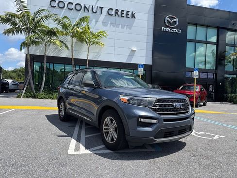 Used 2021 Ford Explorer XLT w/ Equipment Group 202A RWD image 2