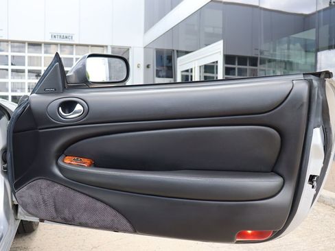 Used 2004 Jaguar XK8 Convertible image 32