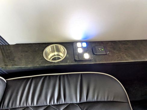 Used 2017 Mercedes-Benz Sprinter 2500 image 47