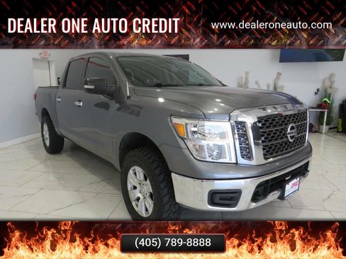 Used 2018 Nissan Titan SV AWD/4WD image 1