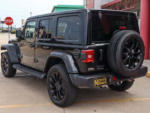 Used 2025 Jeep Wrangler Unlimited Sahara AWD/4WD image 15