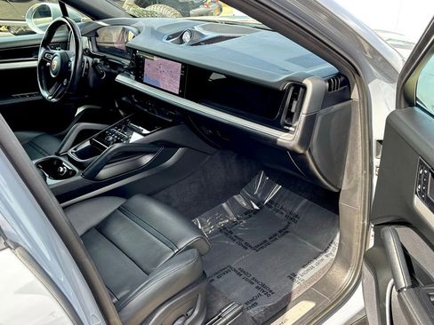 Used 2024 Porsche Cayenne Coupe image 35