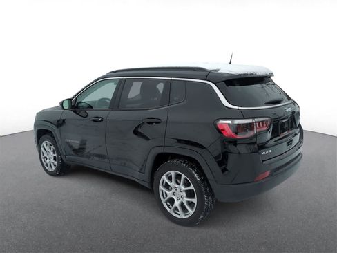 Certified 2022 Jeep Compass Latitude image 6