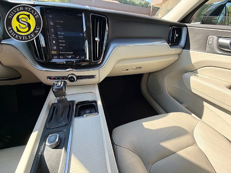 Used 2018 Volvo XC60 T5 Momentum w/ Vision Package AWD/4WD image 24