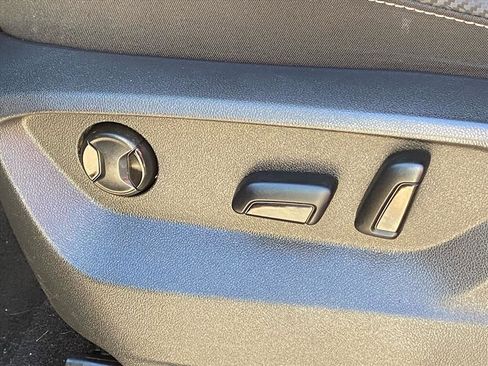 Used 2021 Volkswagen Atlas Cross Sport SE w/ Panoramic Sunroof Package image 11