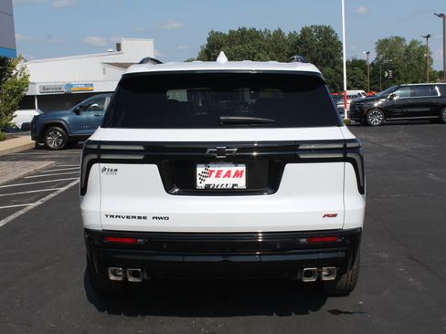 New 2027 Chevrolet Traverse RS w/ LPO, Floor Liner Package AWD/4WD image 5