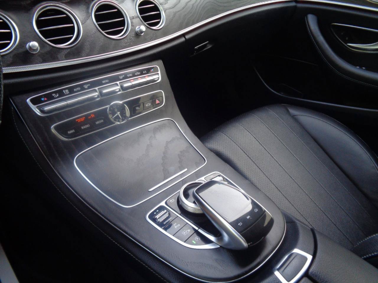 Used 2018 Mercedes-Benz E 400 4MATIC Sedan w/ Premium 1 Package image 34