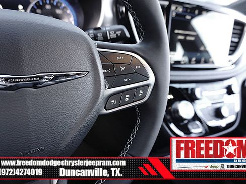 New 2026 Chrysler Pacifica Select image 27