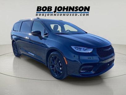 Used 2025 Chrysler Pacifica Limited