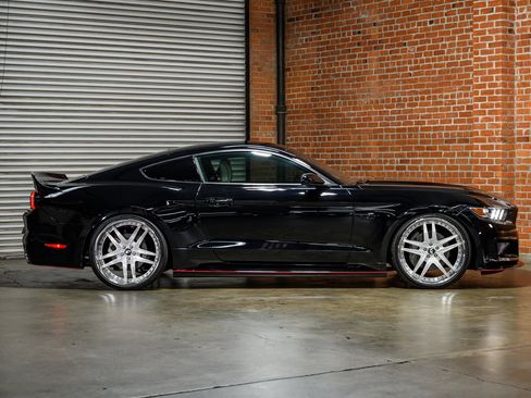 Used 2016 Ford Mustang GT image 11