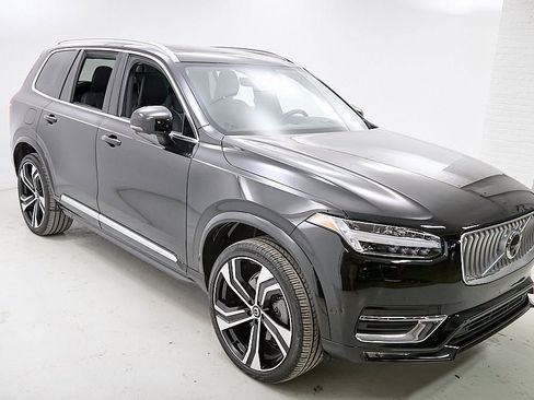 Used 2024 Volvo XC90 B6 Ultimate w/ Protection Package Premier image 4