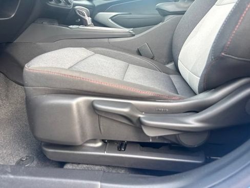 Used 2024 Chevrolet Trax RS FWD image 24