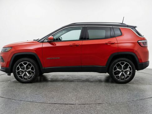 Used 2025 Jeep Compass Limited image 5