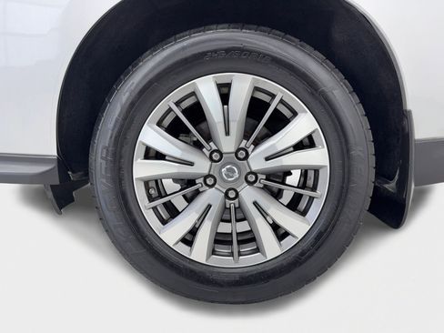 Used 2018 Nissan Pathfinder SV image 54