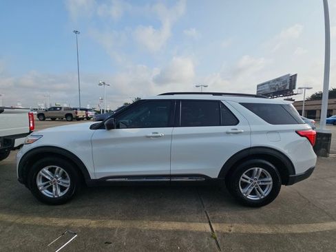 Used 2020 Ford Explorer XLT w/ Equipment Group 202A RWD image 8