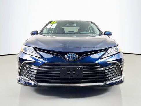 Used 2021 Toyota Camry XLE w/ Cold Weather Package image 11