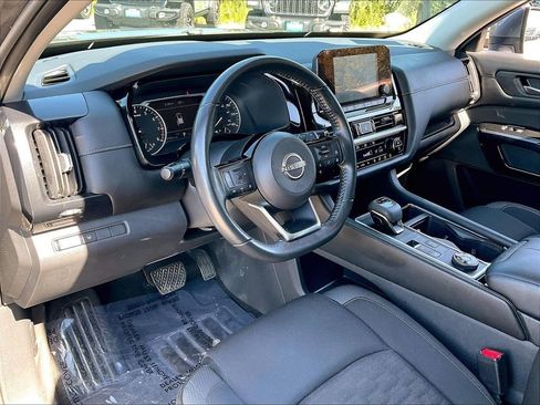 Used 2022 Nissan Pathfinder SV AWD/4WD image 8