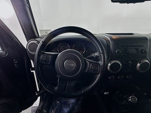 Used 2017 Jeep Wrangler Unlimited Sahara w/ Connectivity Group image 16