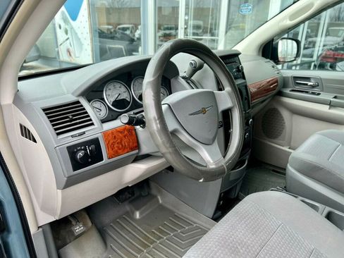 Used 2008 Chrysler Town & Country LX image 11