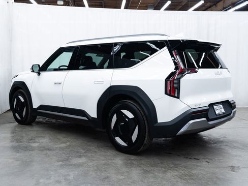 Used 2024 Kia EV9 Wind image 4