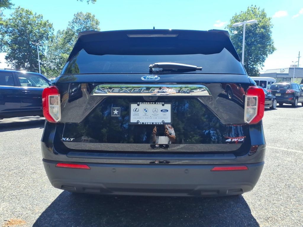 Certified 2023 Ford Explorer XLT AWD/4WD image 3