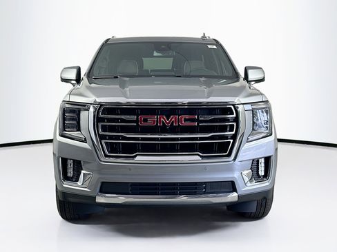 Used 2023 GMC Yukon SLT w/ SLT Luxury Package image 2