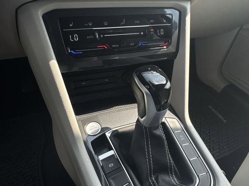Used 2023 Volkswagen Tiguan SE image 19