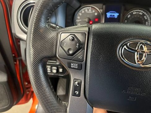 Used 2017 Toyota Tacoma TRD Sport w/ Tow Package AWD/4WD image 25
