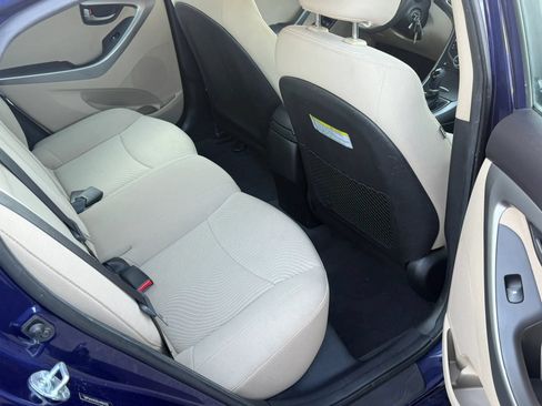 Used 2014 Hyundai Elantra SE w/ Option Group 02 FWD image 8