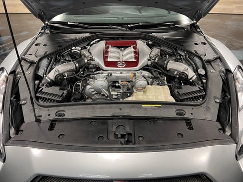Used 2016 Nissan GT-R Black Edition image 13
