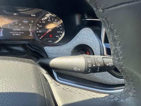 Used 2024 Jeep Compass Latitude image 31