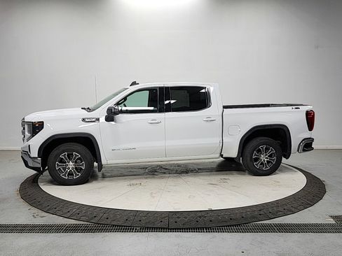 Used 2023 GMC Sierra 1500 SLE AWD/4WD image 4